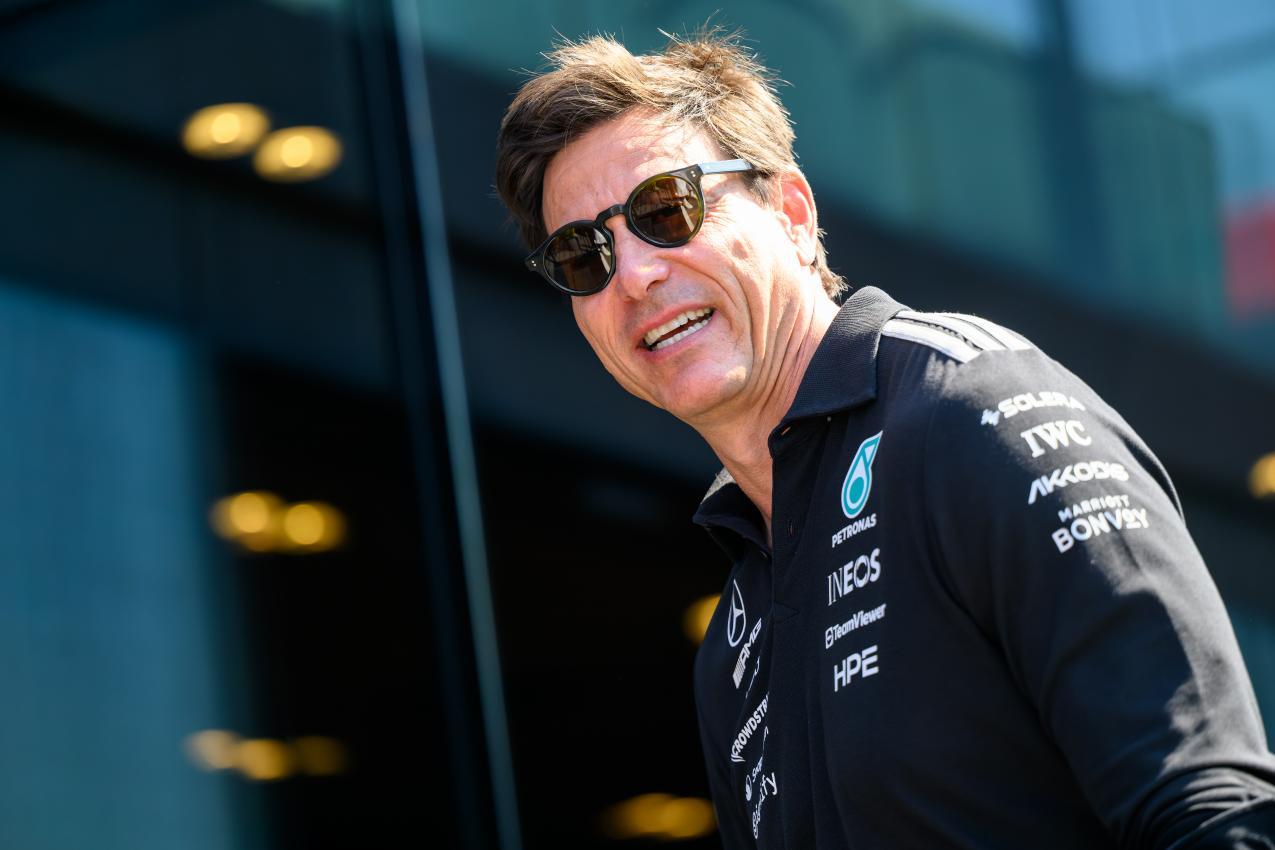 Toto Wolff denkt nicht an Max Verstappens Verpflichtung. © APA / MAX SLOVENCIK