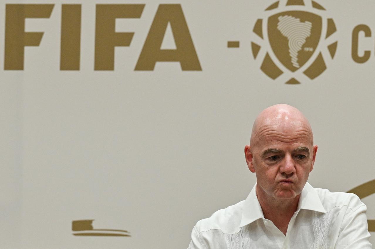 Gianni Infantino steht an der Spitze der FIFA. © APA/afp / DAVID SALAZAR