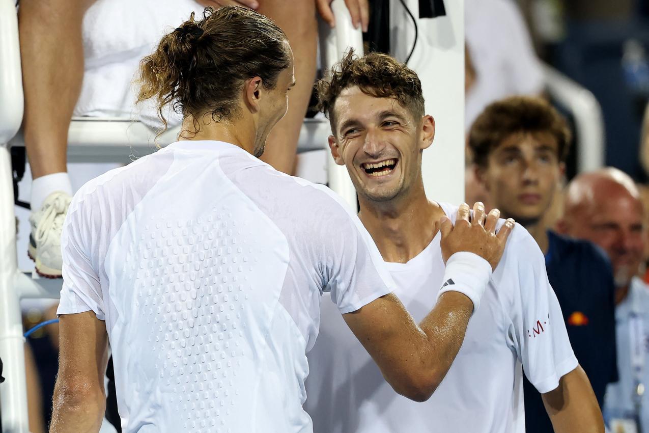 Alles gut zwischen Zverev und Atmane. © APA / EMILEE CHINN