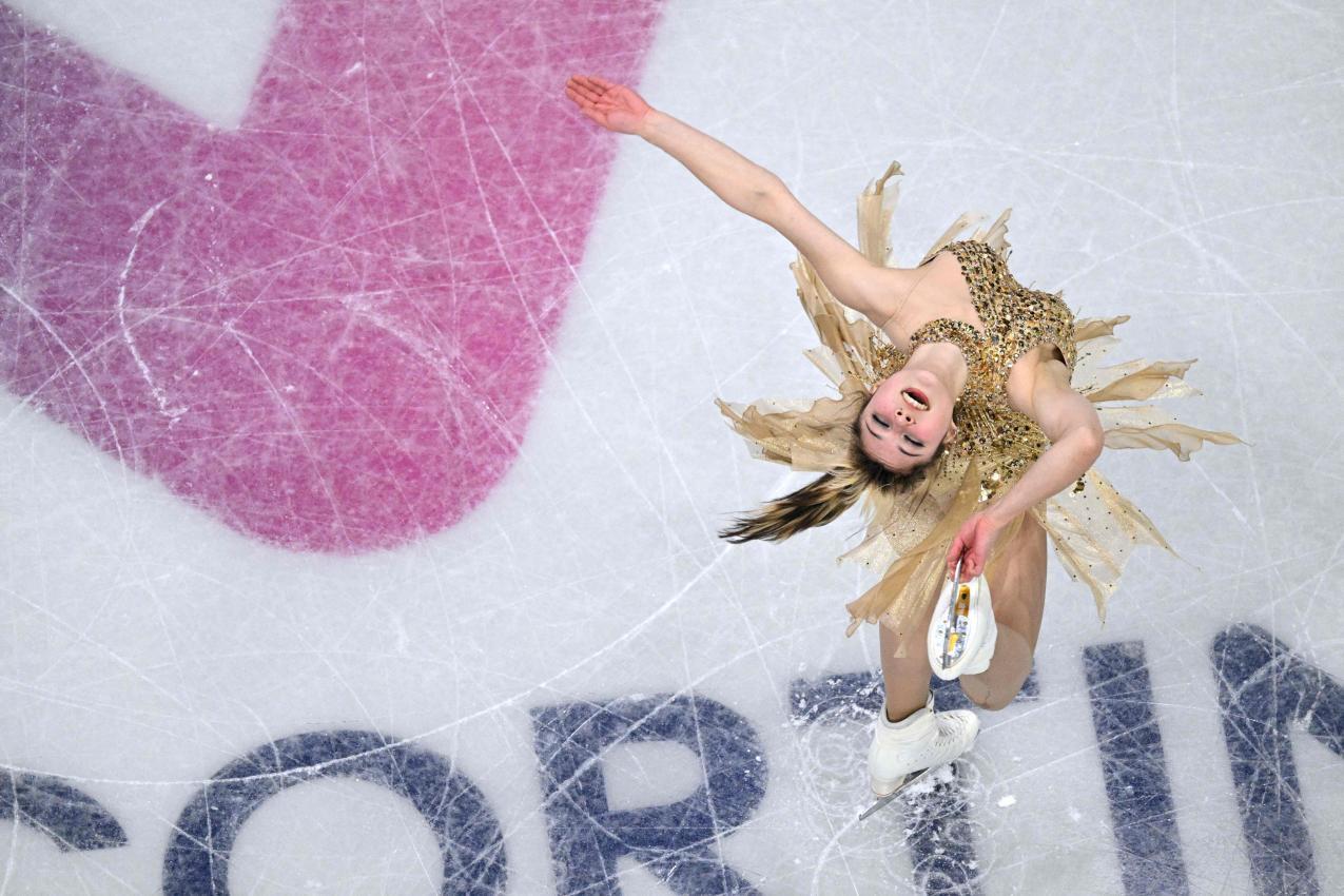 Alysa Liu legt eine Pause ein. © APA/afp / ANTONIN THUILLIER
