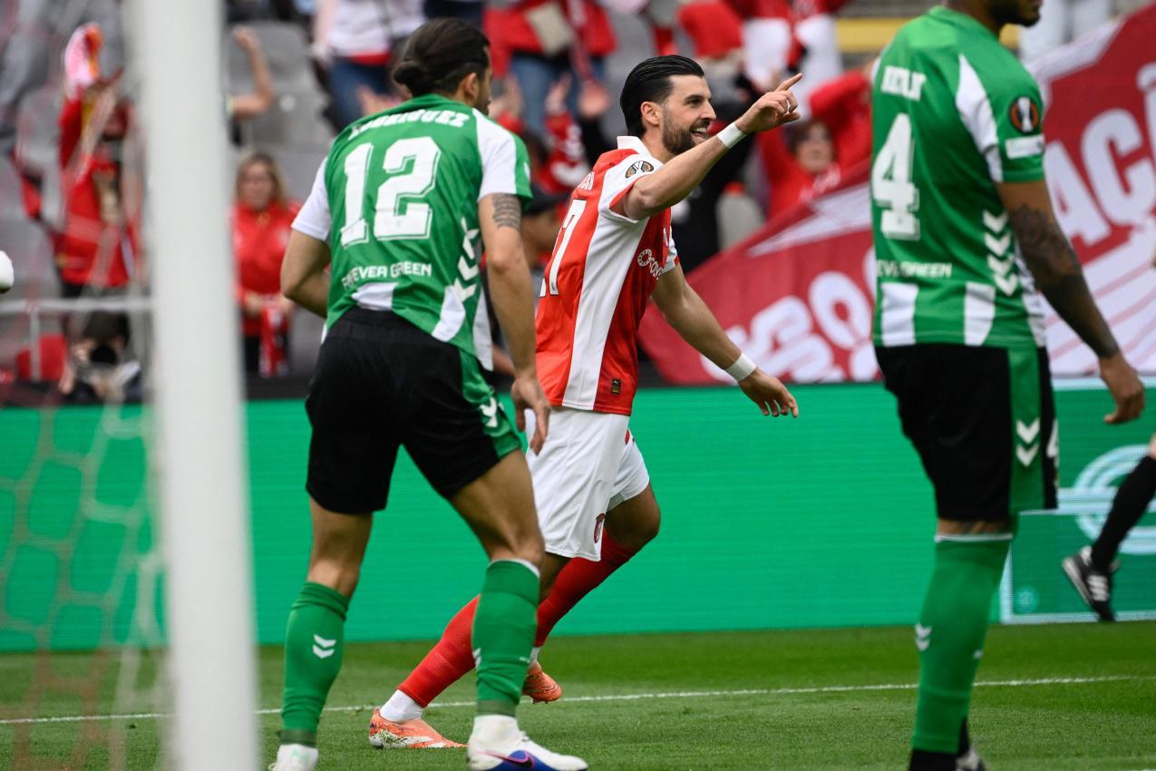Auch Florian Grilltisch (hinten) wechselt zu Frosinone. © APA/afp / MIGUEL RIOPA