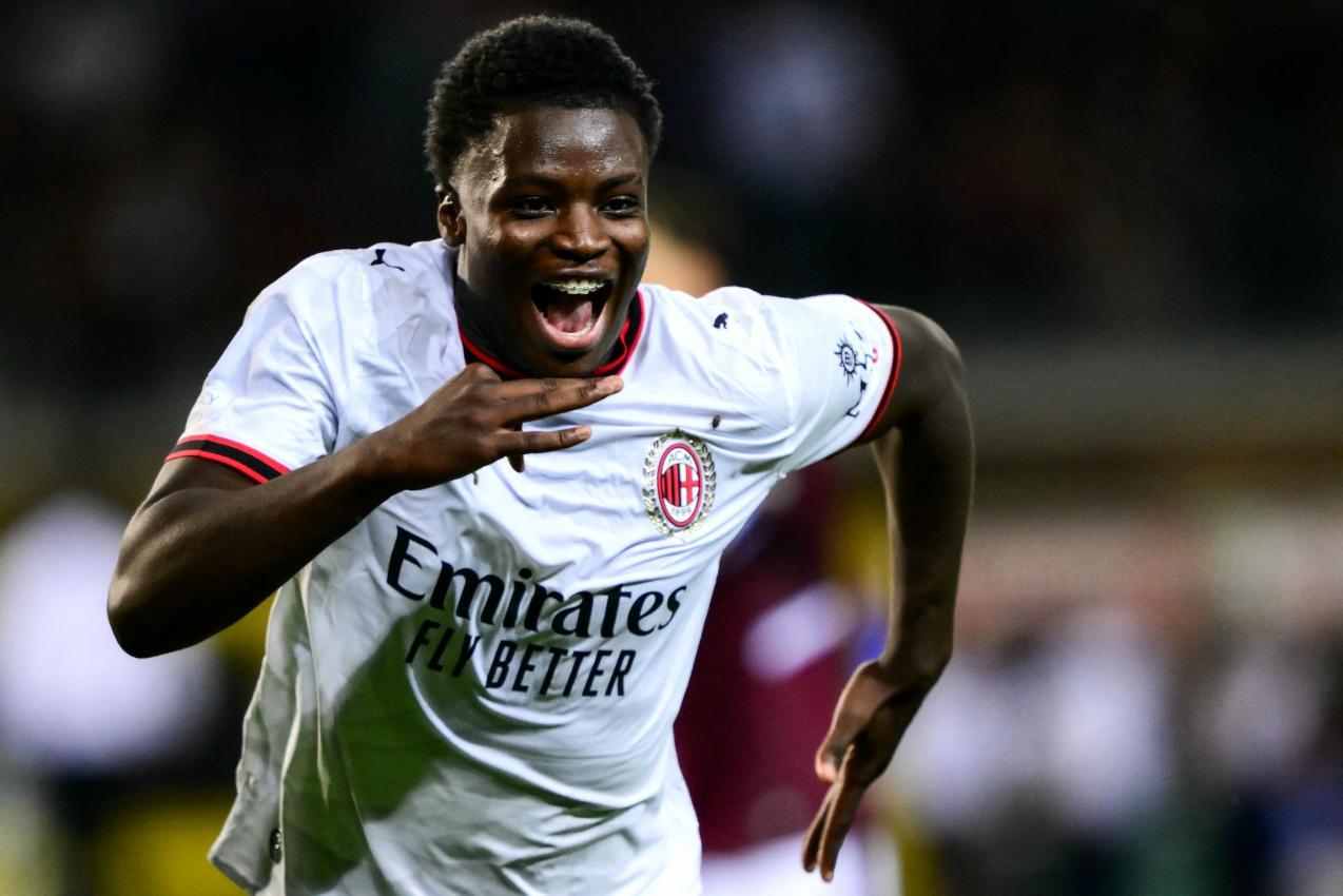 Der 19-jährige Alphadjo Cisse erzielte die Führung für Milan. © APA/afp / MARCO BERTORELLO