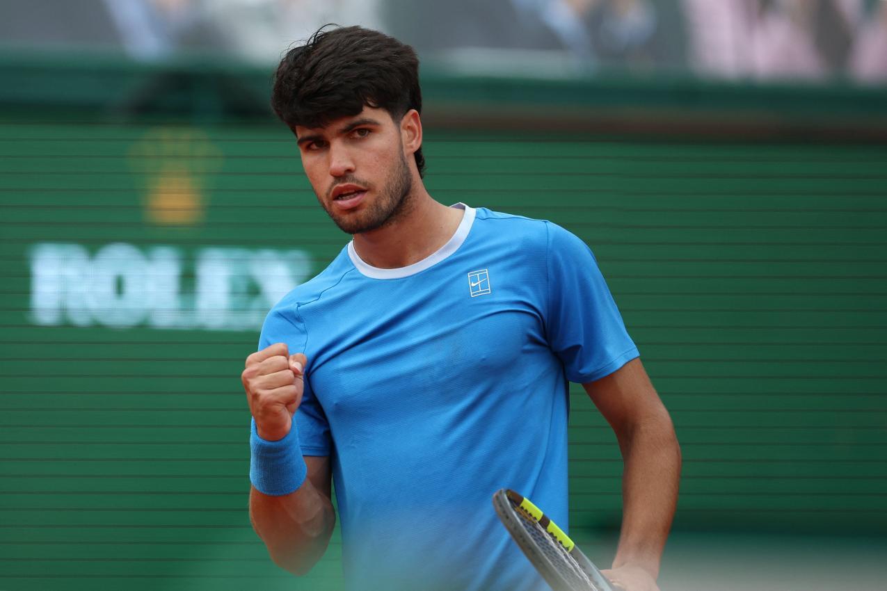 Der wiedergenesene Carlos Alcaraz greift wieder an. © APA/afp / VALERY HACHE
