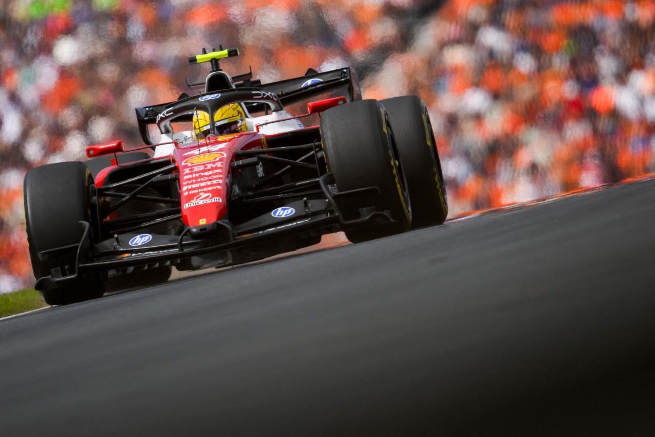 Die Ferraris (hier im Bild Lewis Hamilton) bremsten sich gegenseitig aus. © APA/afp / JOHN THYS