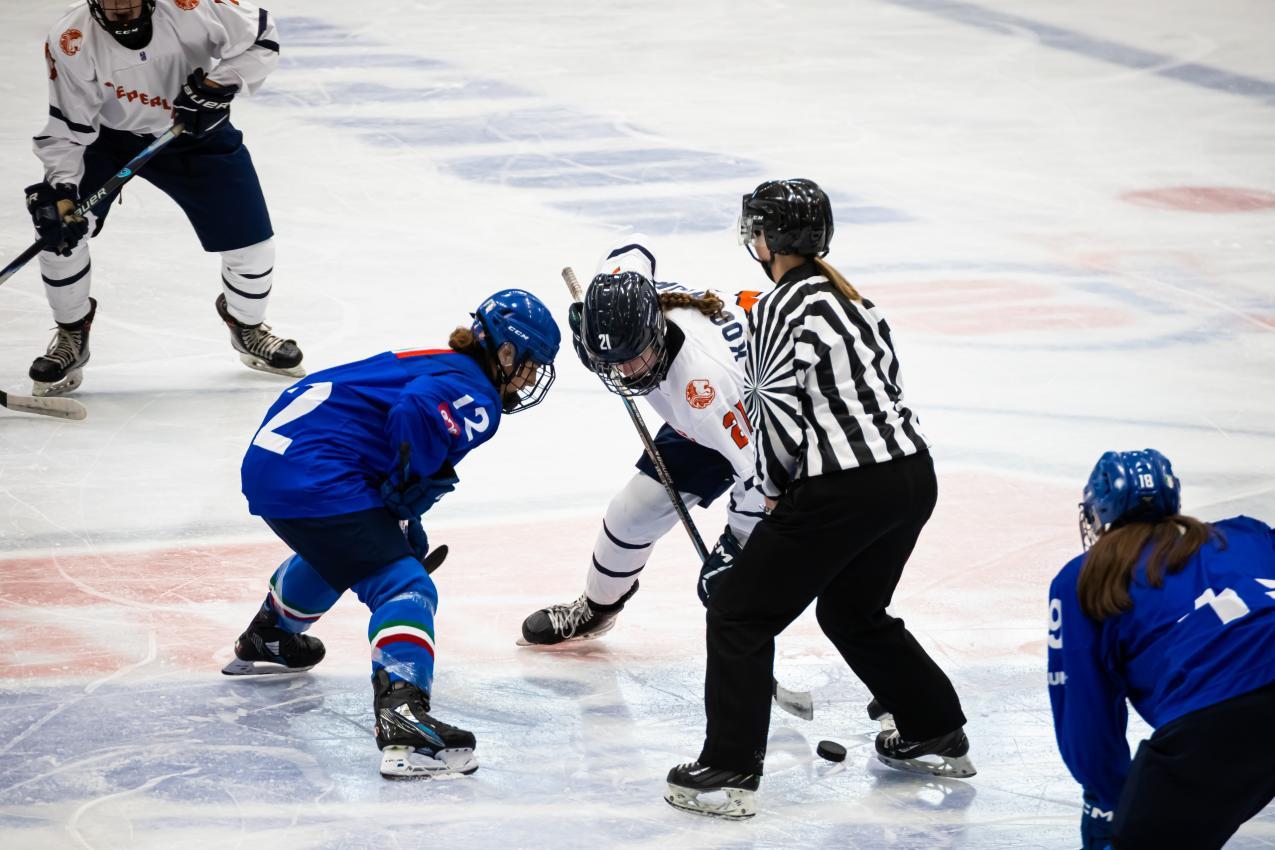 Italien hielt die Niederländerinnen in Schach. © Hockey Slovakia