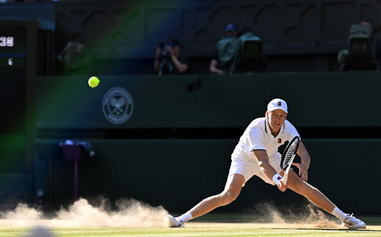 Jannik SInner kann wieder Vollgas geben. © APA/afp / KIRILL KUDRYAVTSEV