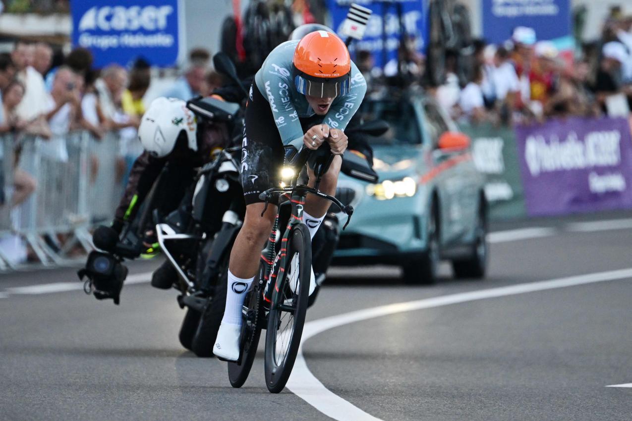 Josh Tarling beendete das Einzelzeitfahren auf dem dritten Platz. © APA/afp / MIGUEL MEDINA