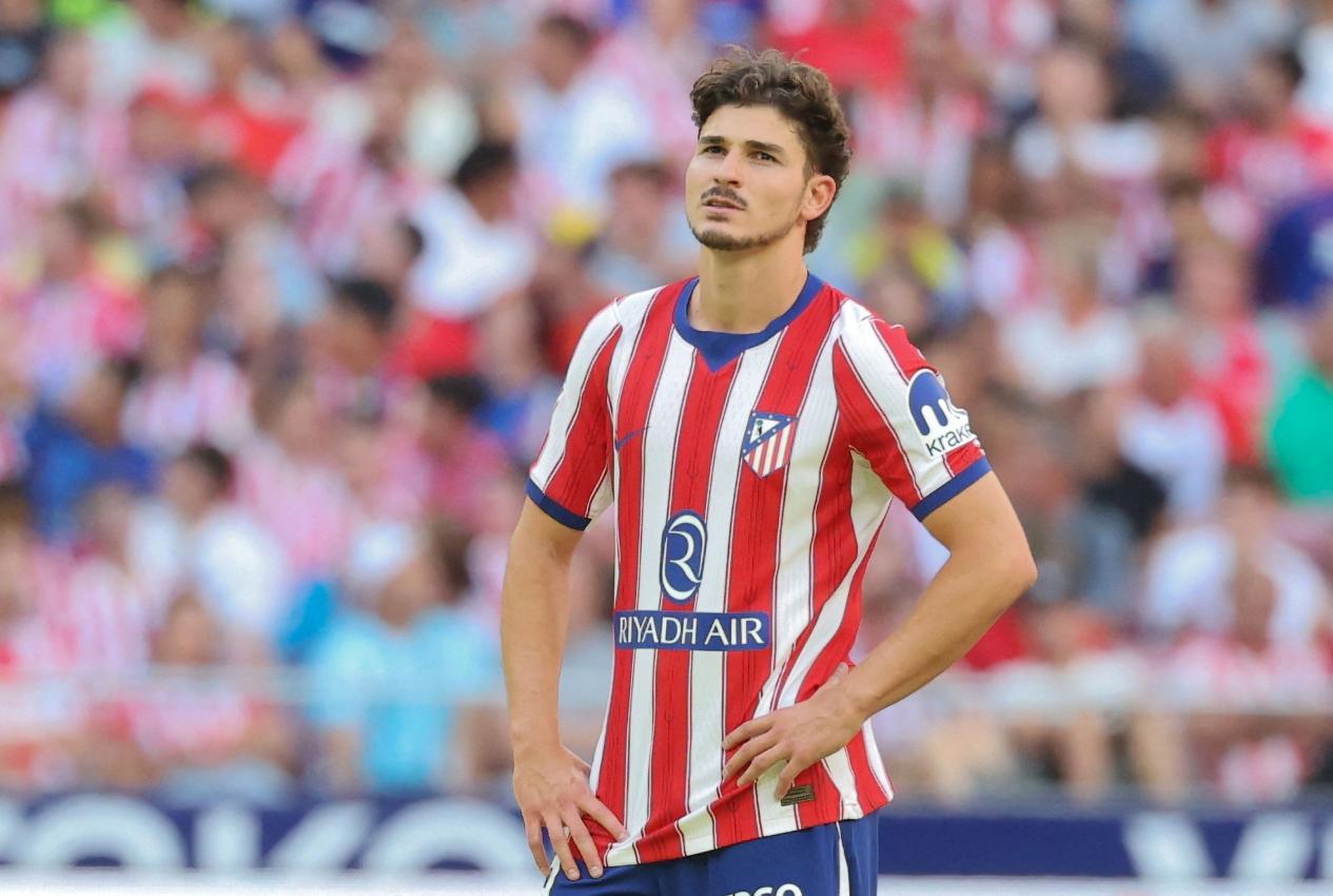 Julian Alvarez fühlt sich bei Atletico nicht mehr wohl. © APA/afp / PIERRE-PHILIPPE MARCOU