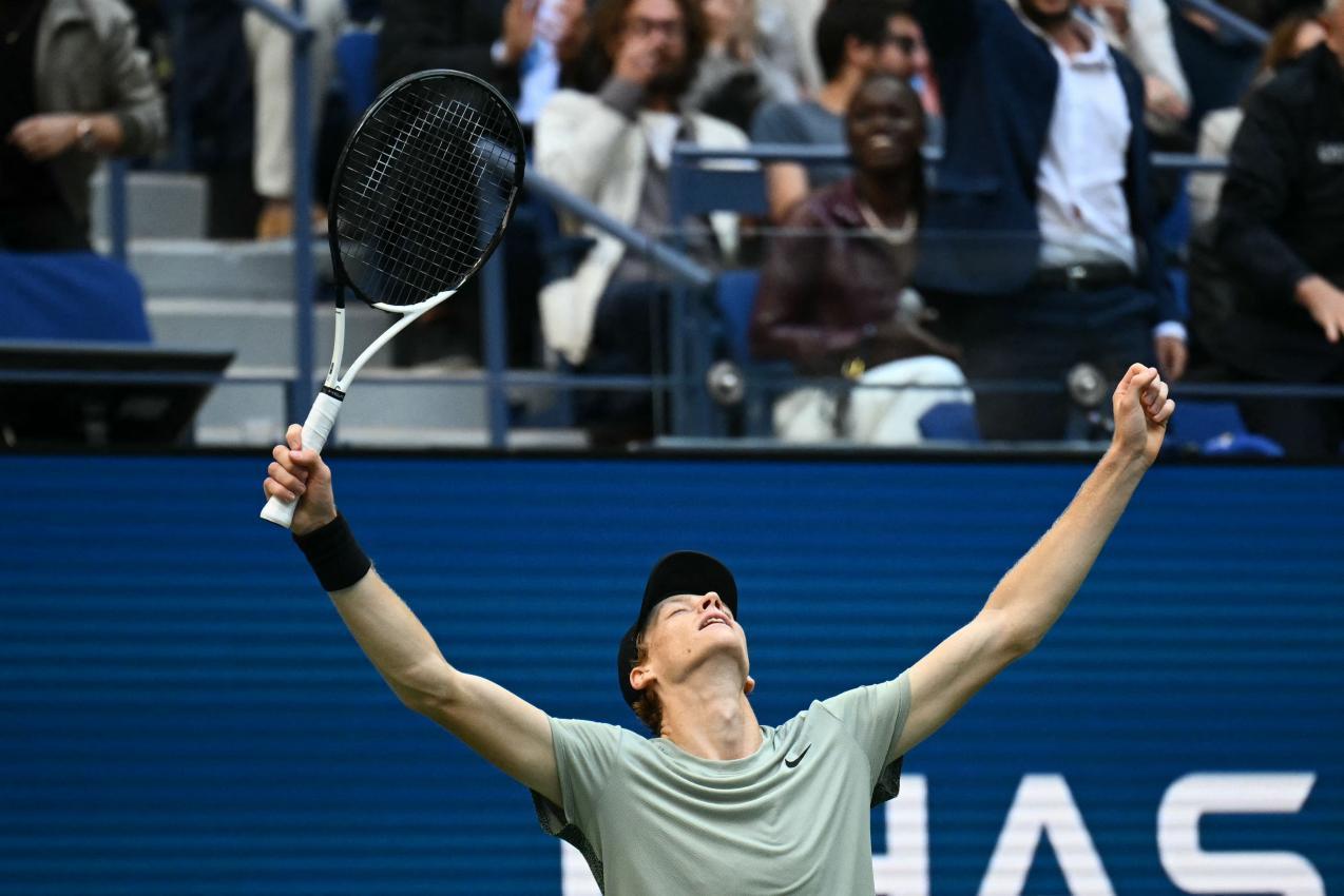 Kann Jannik Sinner in New York erneut triumphieren? © APA/afp / ANGELA WEISS