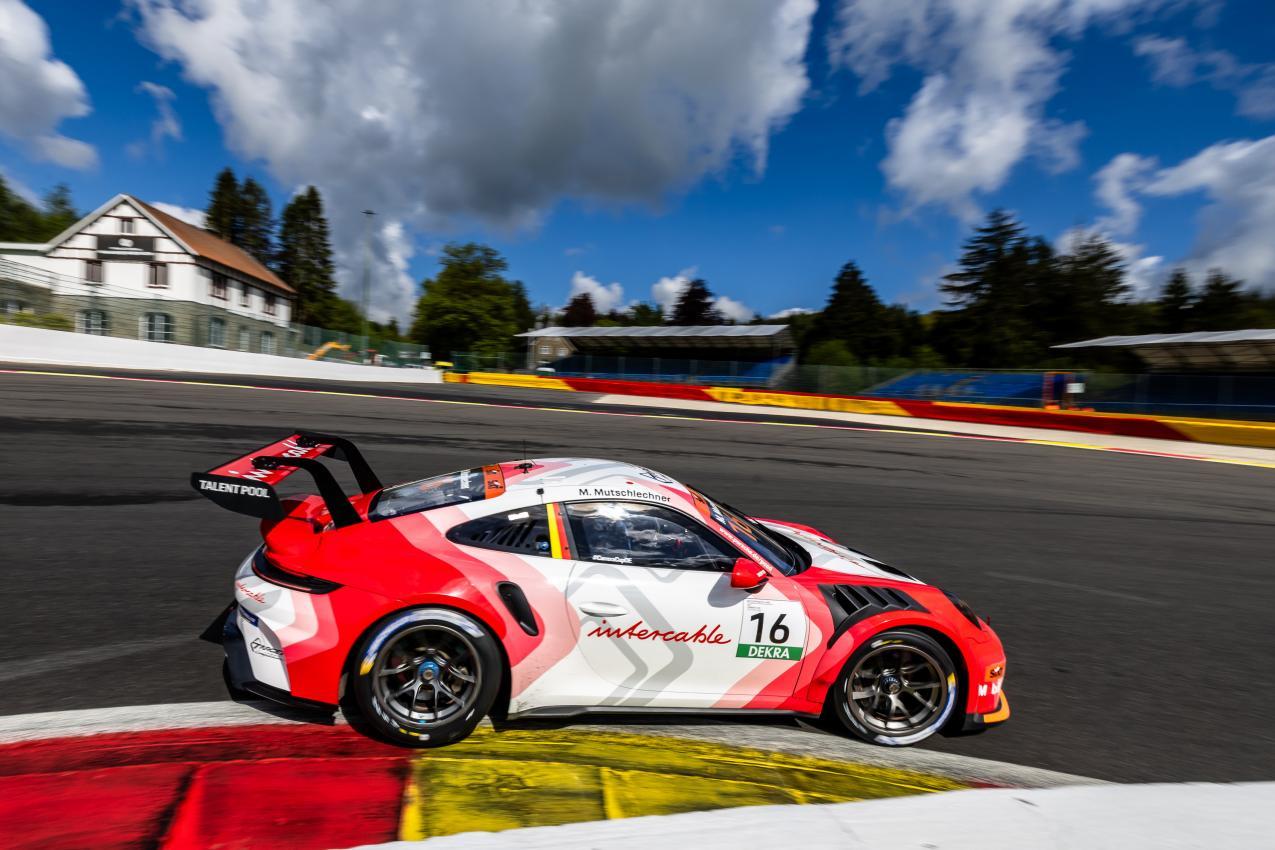 Max Mutschlechner nimmt mit seinem Porsche die Herausforderung. © Bildagentur Kräling