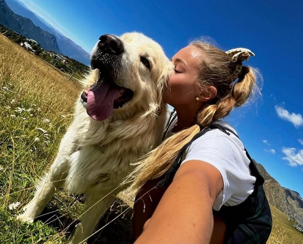 Melesi trauert um ihren Hund. © Instagram