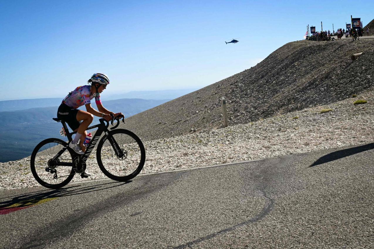 Niewiadoma schnappte sich das Gelbe Trikot. © APA/afp / NICOLAS TUCAT