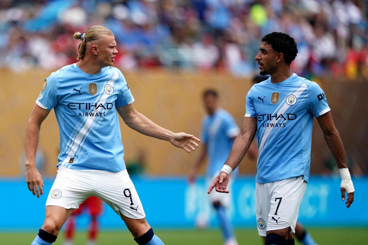 Omar Marmoush (rechts) verlässt Manchester City. © ANSA / WILL OLIVER
