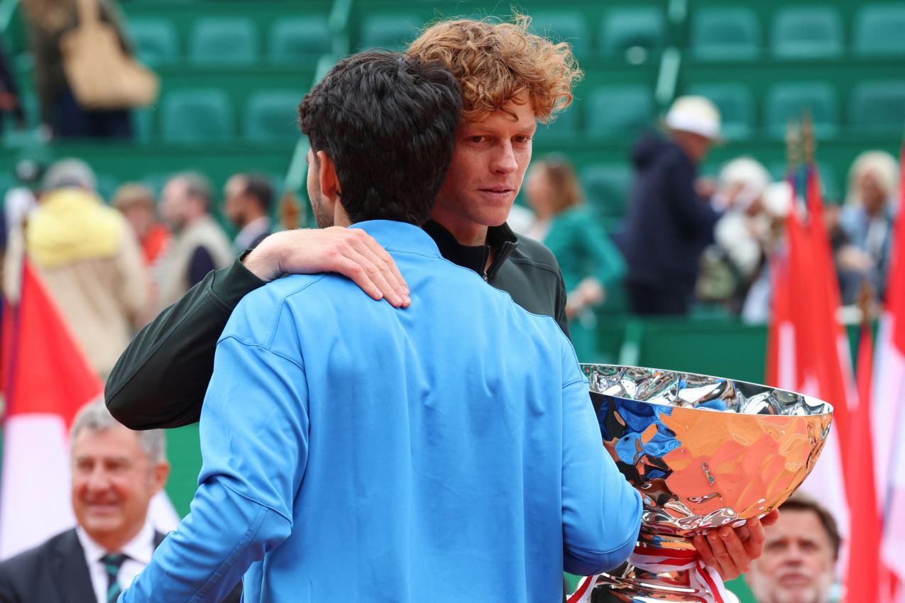Sie duellieren, respektieren und schätzen sich: Carlos Alcaraz und Jannik Sinner. © AFP / VALERY HACHE
