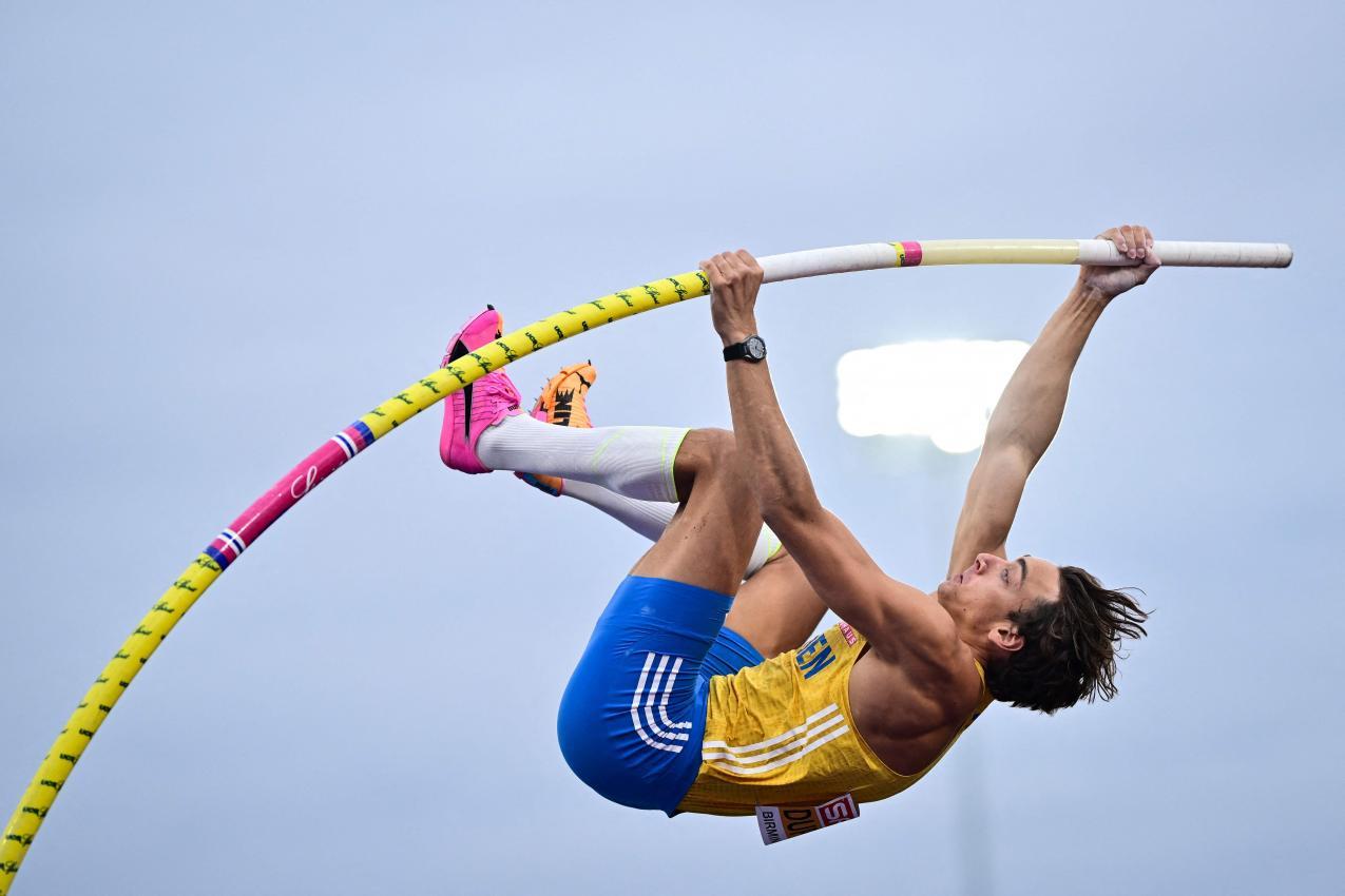 Trotz Magenproblemen nicht zu stoppen: Mondo Duplantis. © APA/afp / BEN STANSALL