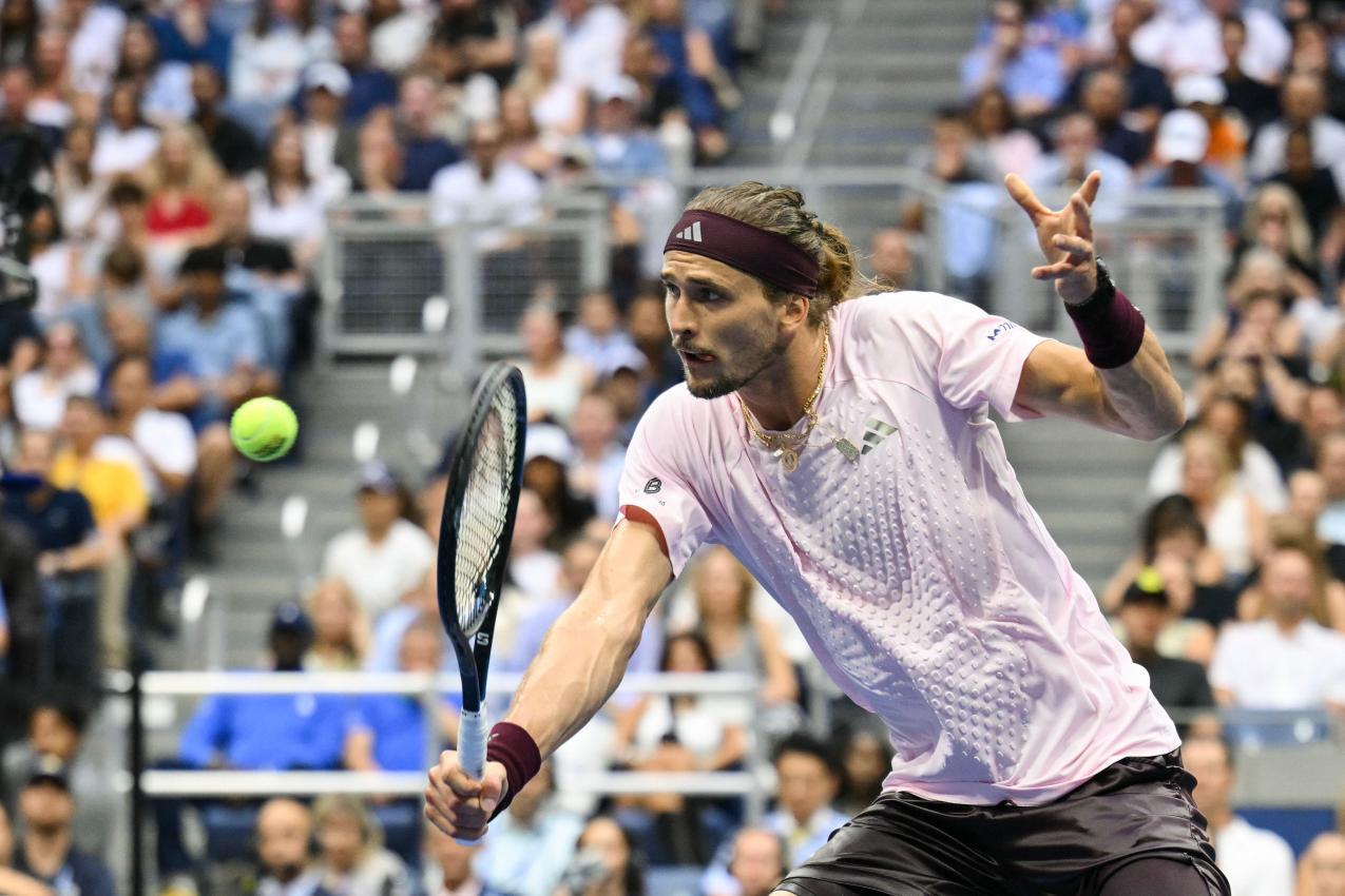 Alexander Zverev darf sich über seinen zweiten Grand-Slam-Titel freuen. © APA/afp / ANGELA WEISS