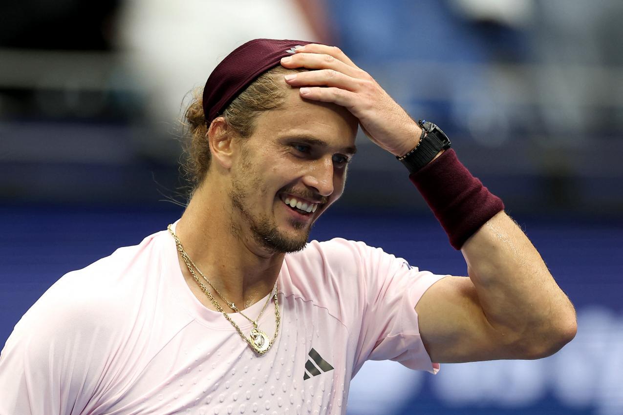 Alexander Zverev hat für kurze Zeit nicht realisiert, dass er die US Open gewonnen hat. © APA / PATRICK SMITH