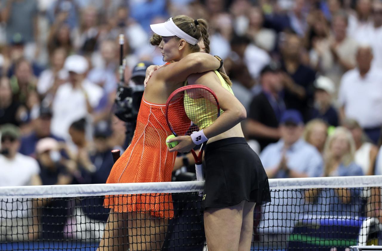 Aryna Sabalenka (links) und Jelena Rybakina. © ANSA / SARAH YENESEL
