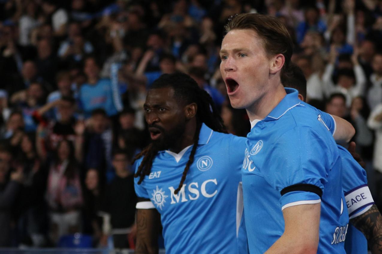 Bei Napoli ein Star: Scott McTominay © ANSA / CESARE ABBATE