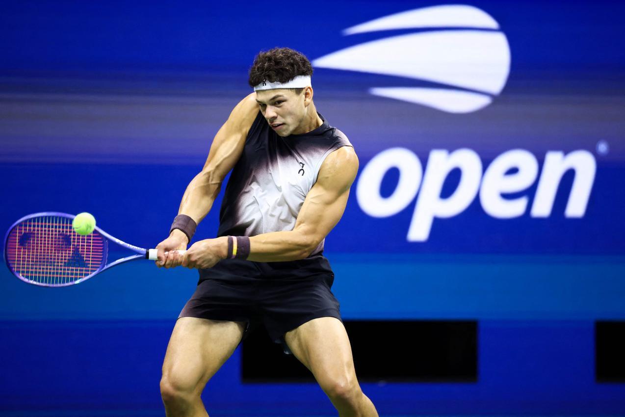 Ben Shelton setzte sich gegen seinen Landsmann Frances Tiafoe durch. © APA/afp / CHARLY TRIBALLEAU