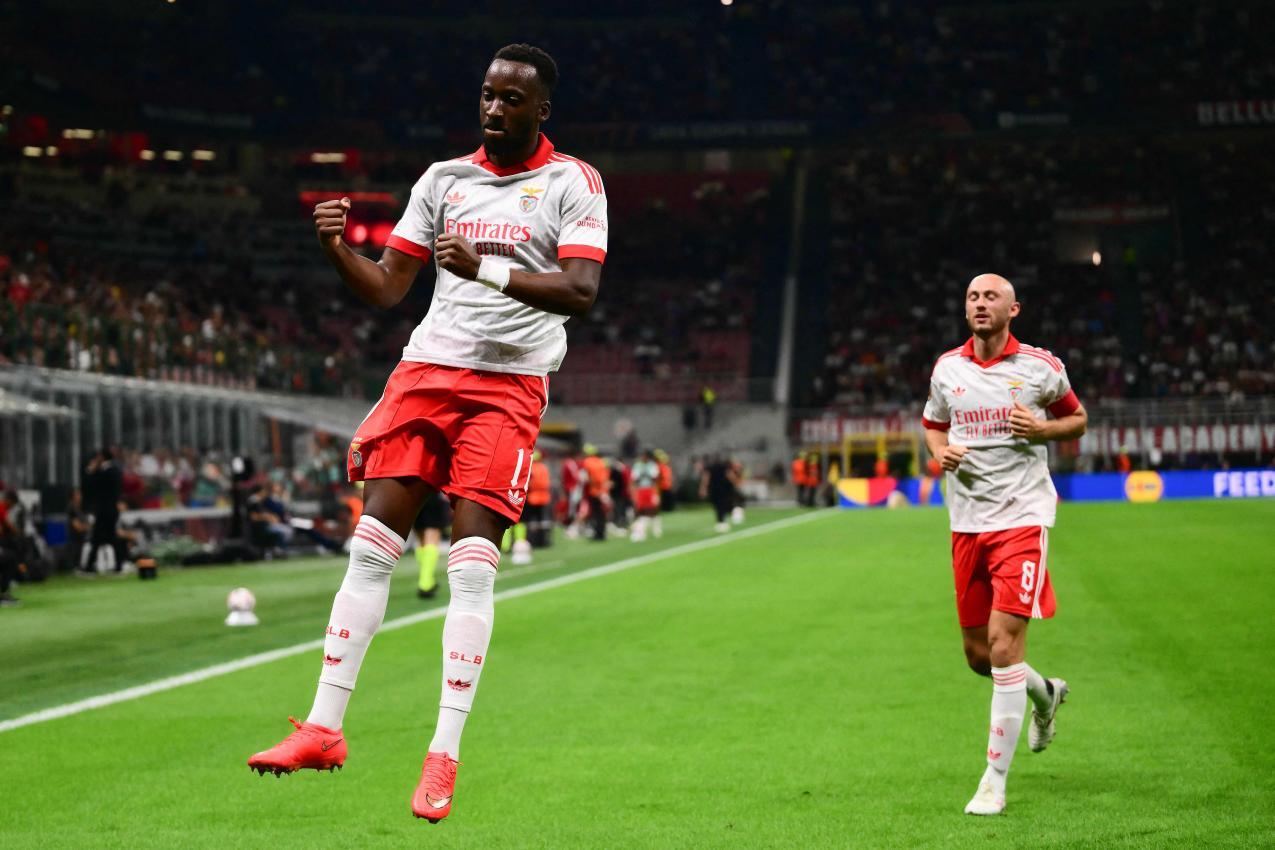 Benfica siegte auswärts gegen Milan. © APA/afp / MARCO BERTORELLO