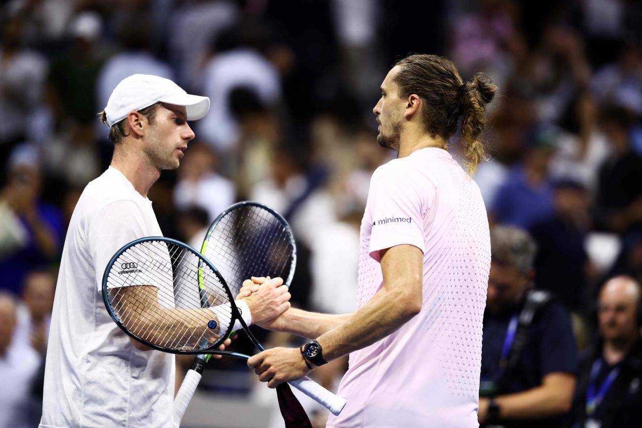 Botic van de Zandschulp (links) hatte keine Chance. © APA/afp / CHARLY TRIBALLEAU