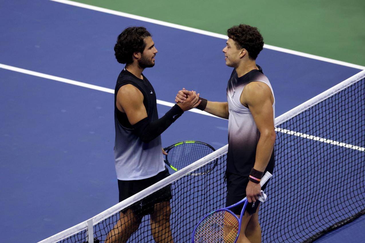 Carlos Alcaraz (links) und Ben Shelton (rechts) bei den US Open 2026. © ANSA / BRIAN HIRSCHFELD