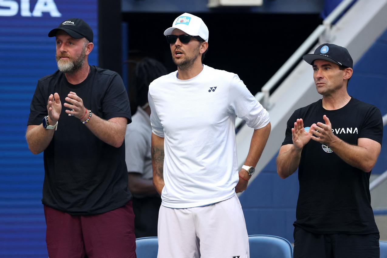 Das Trainerteam von Eleny Dybakina (v.l.): Stanislav Khmarskyi, Stefano Vukov, und Stefan Duell © APA / JULIAN FINNEY