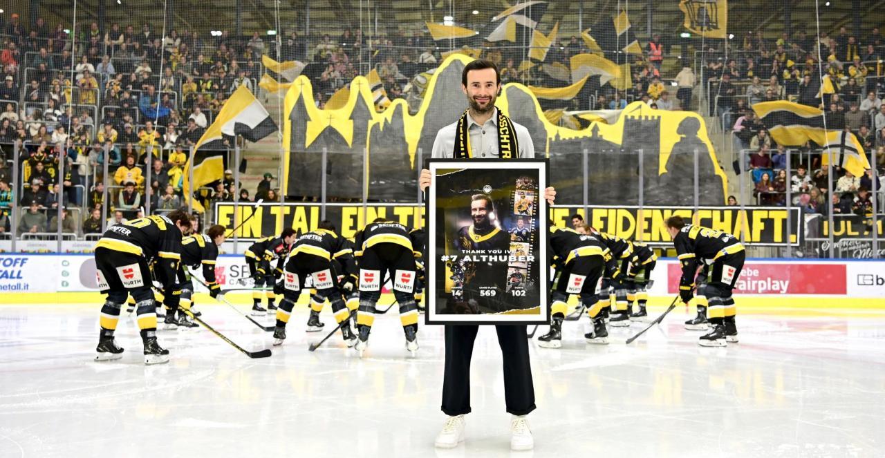 Der ehemalige HCP-Verteidiger Ivan Althuber wurde vor Spielbeginn geehrt. © HCP/Iwan Foppa