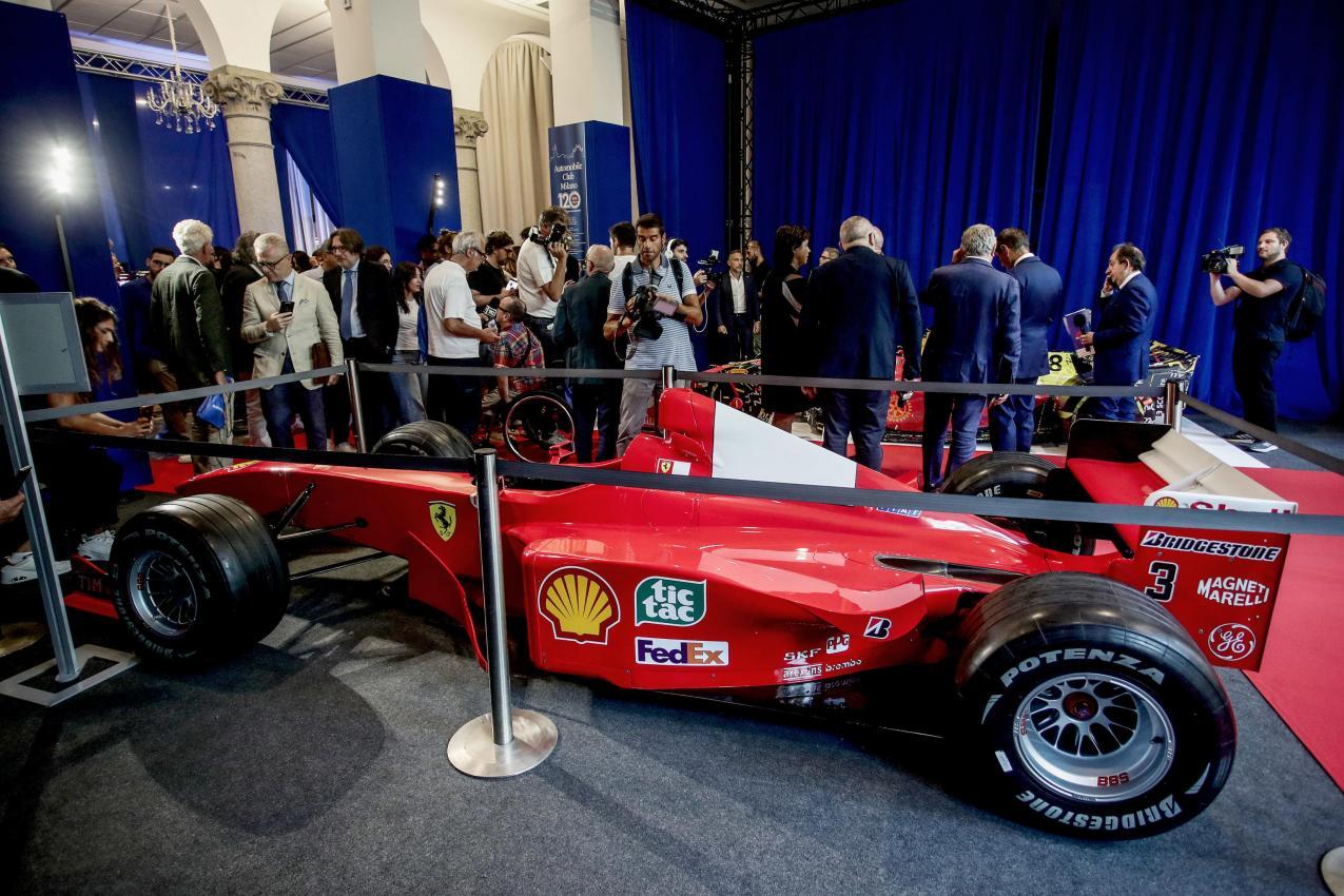 Der legendäre Ferrari von Michael Schumacher spielte auch in Hamiltons Kindheit eine große Rolle. © ANSA / MOURAD BALTI TOUATI
