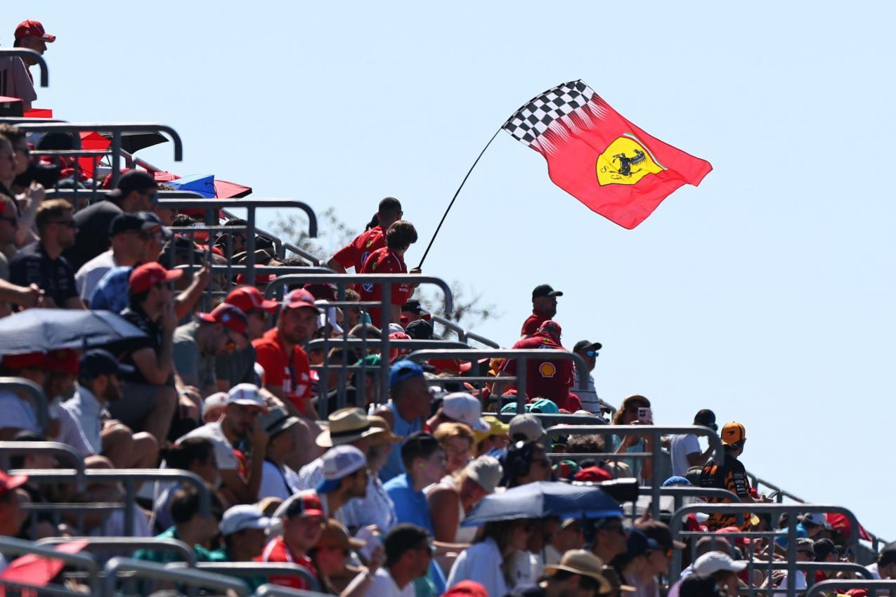 Die Ferrari-Fans hoffen auf einen Heimsieg in Monza. © ANSA / ANNA SZILAGYI