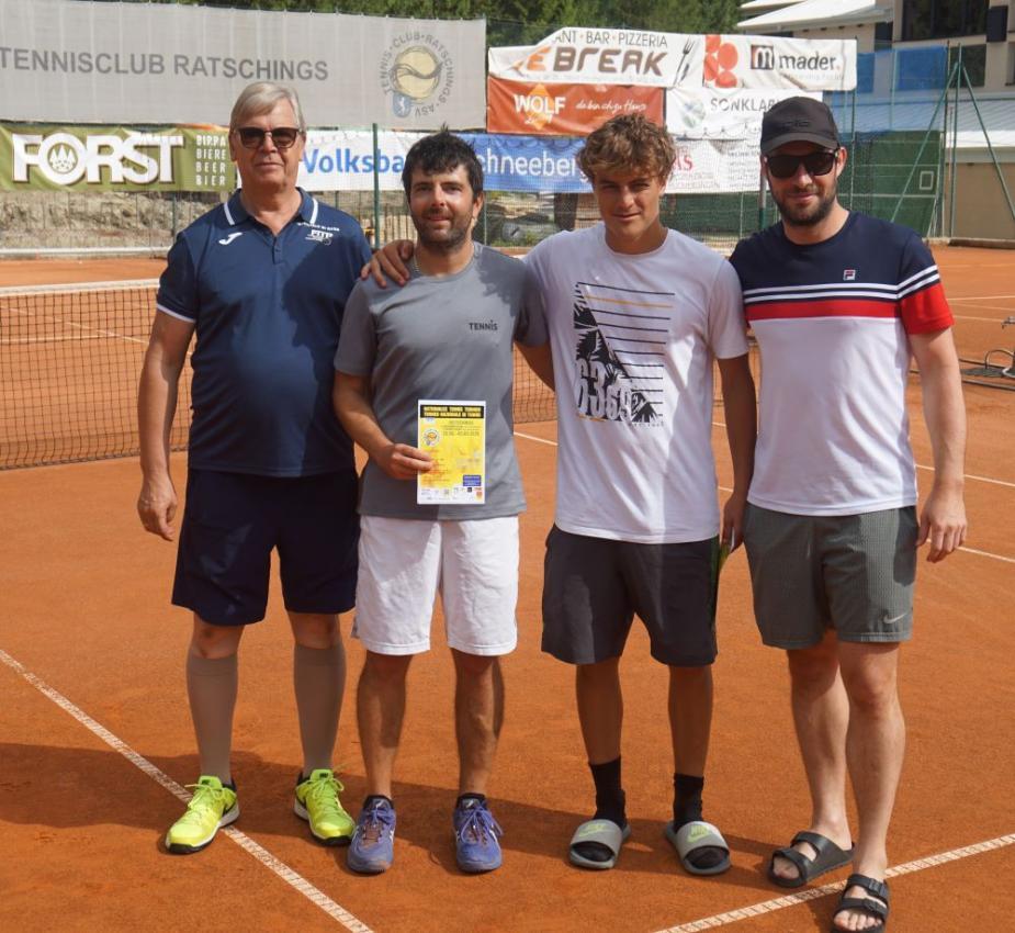 Die Prämierung der Finalisten des Männerturniers.