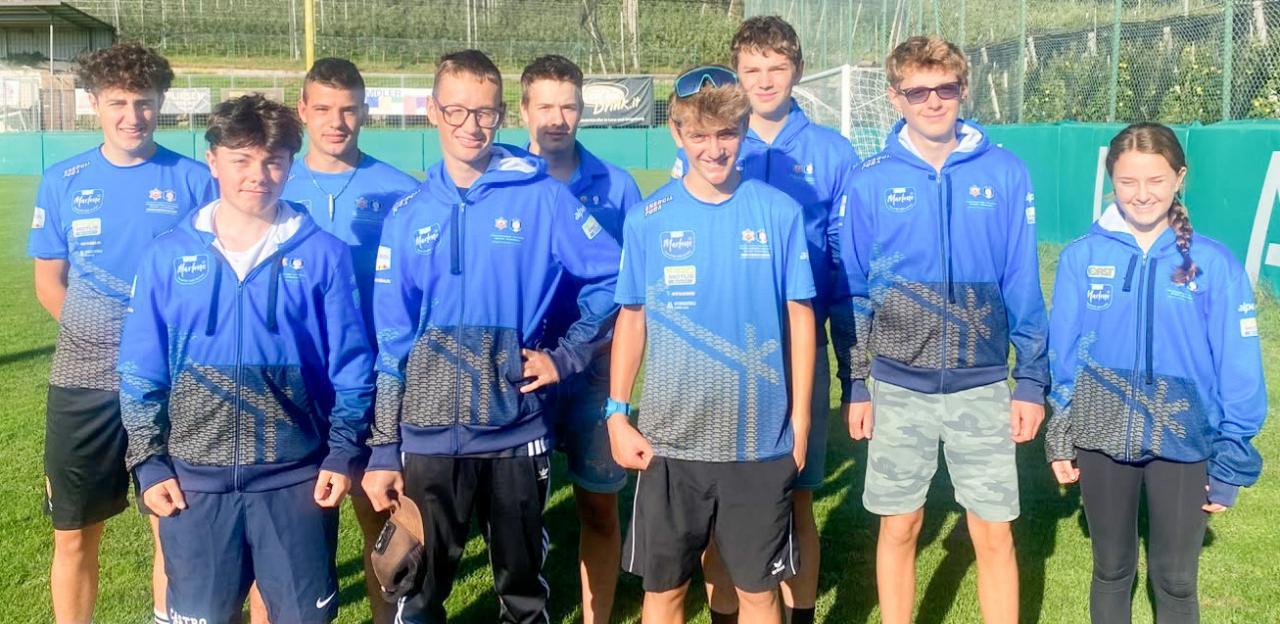 Ein Teamfoto des Landeskaders im Rodeln. © FISI Südtirol