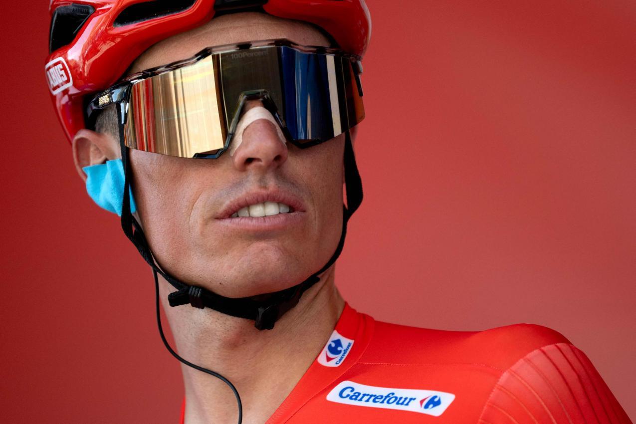 Enric Mas führt die Vuelta a Espana weiter an. © APA/afp / JORGE GUERRERO