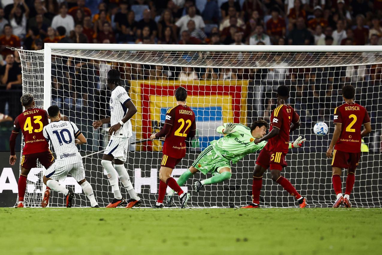 Hier trifft Lautaro Martinez (Nummer 10) zum 2:2-Ausgleich. © ANSA / ANGELO CARCONI
