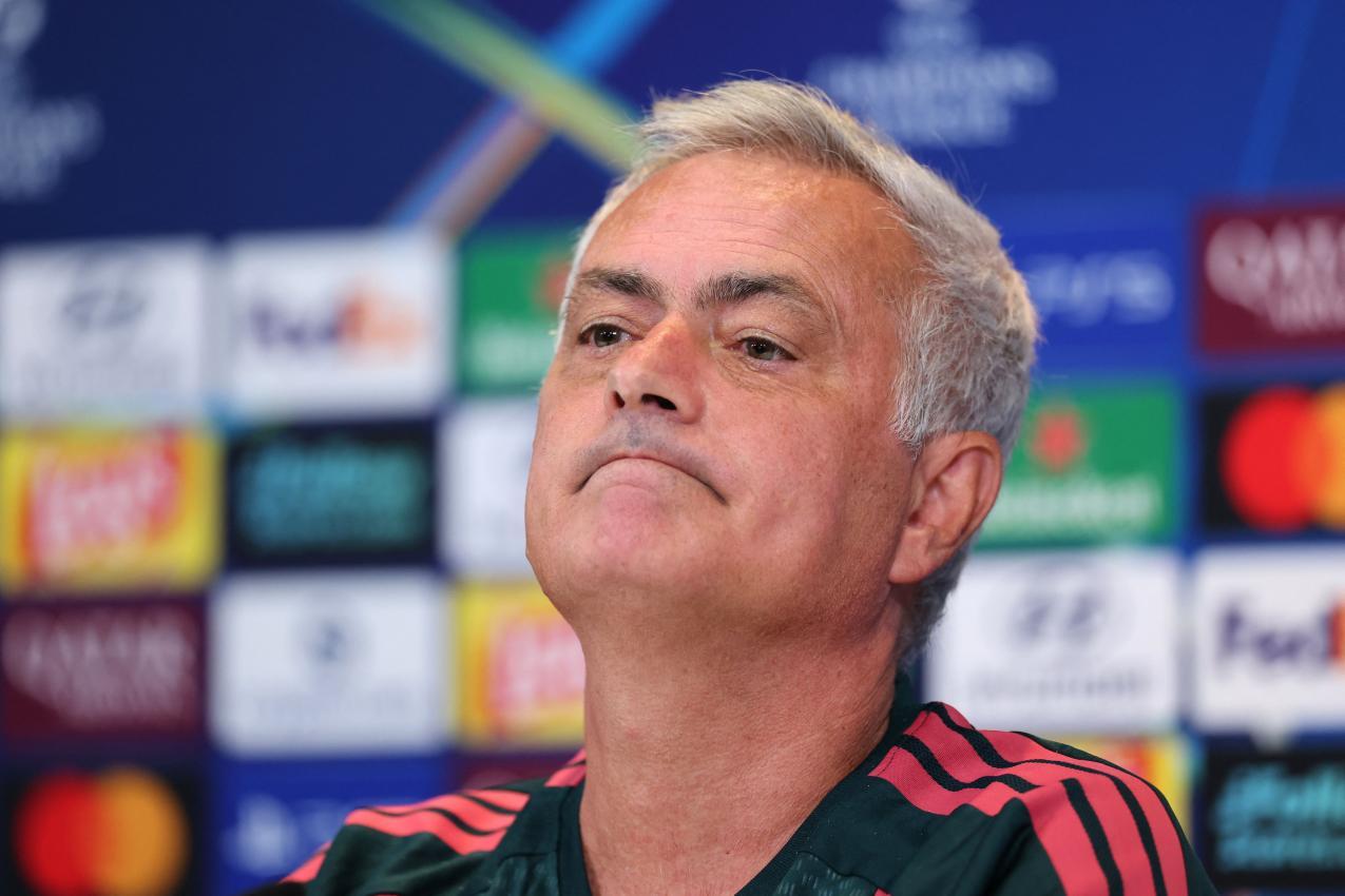 Jose Mourinho trifft auf seinen alten Arbeitgeber. © APA/afp / THOMAS COEX