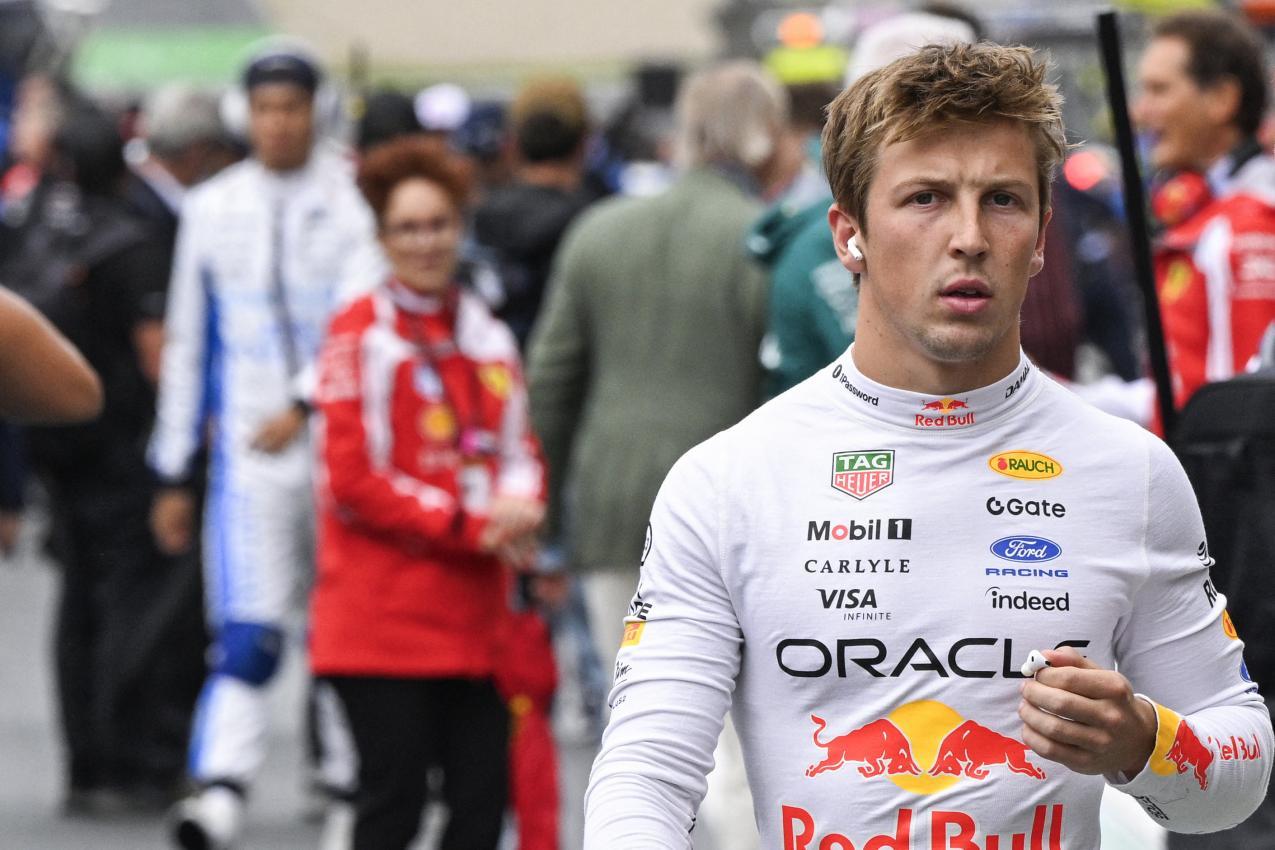 Liam Lawson fährt weiter im Red Bull. © AFP / JOHN THYS
