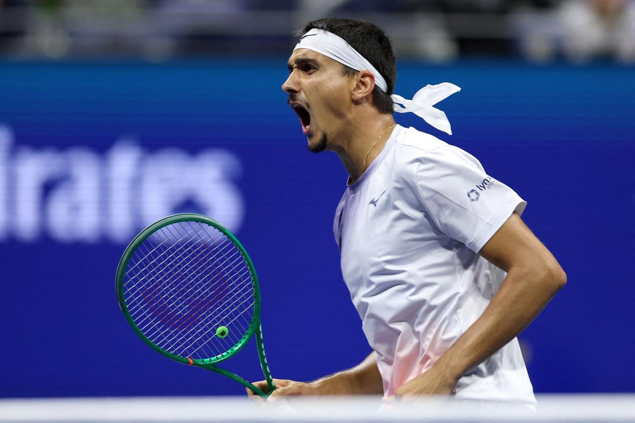 Lorenzo Sonego verlange Alexander Zverev alles ab. © APA / MIKE STOBE