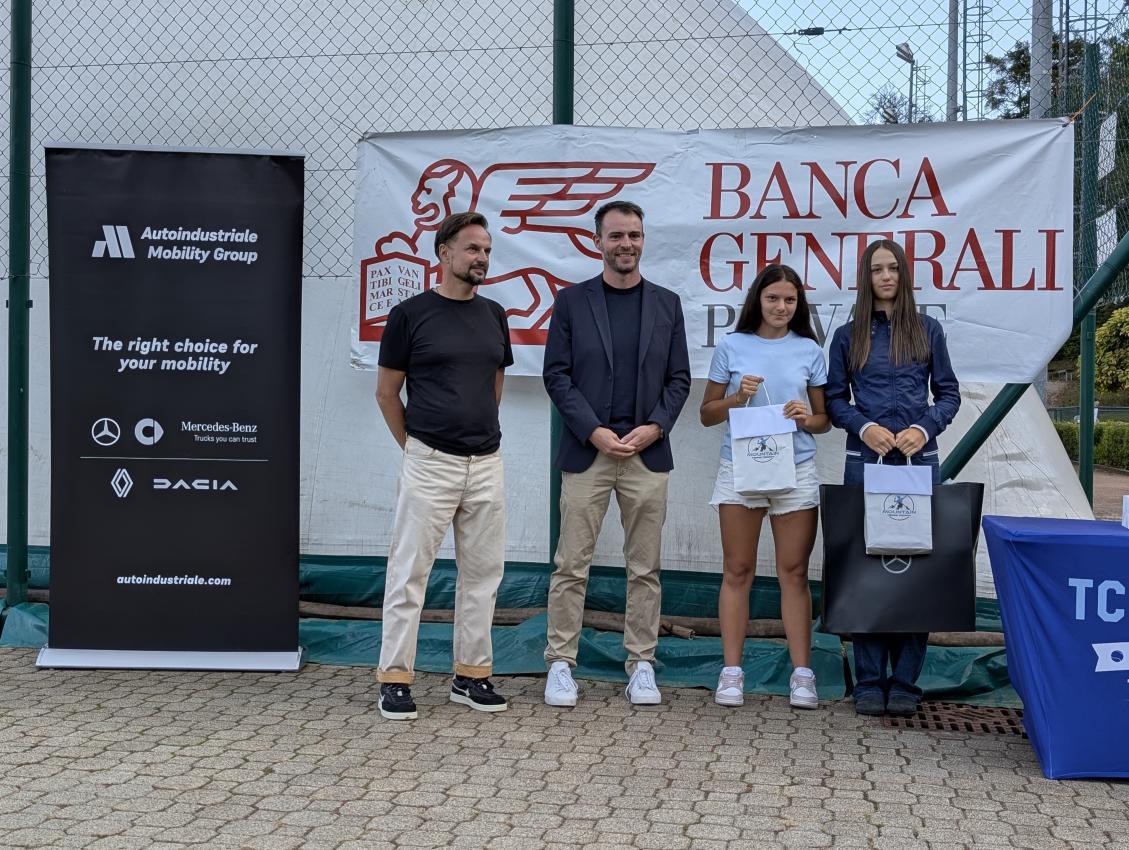 Manuel Demetz (Autoindustriale), Ivan Rossi (Banca Generali, Lena Angerer, Aliz Mrva Kovacs (v.l.n.r.).