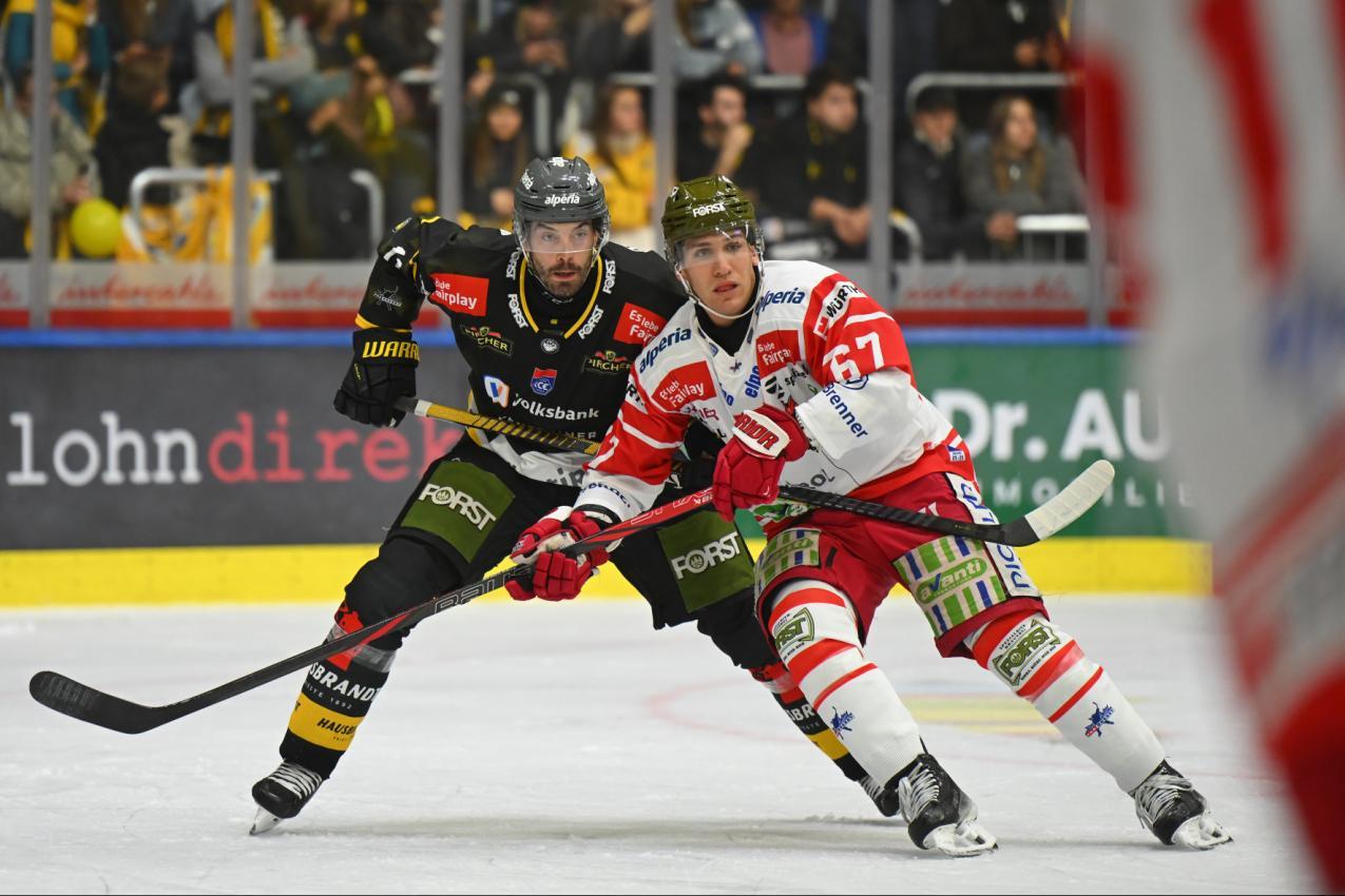 Markus Lauridsen und Matt Bradley im Zweikampf. © HC Pustertal/I. Foppa