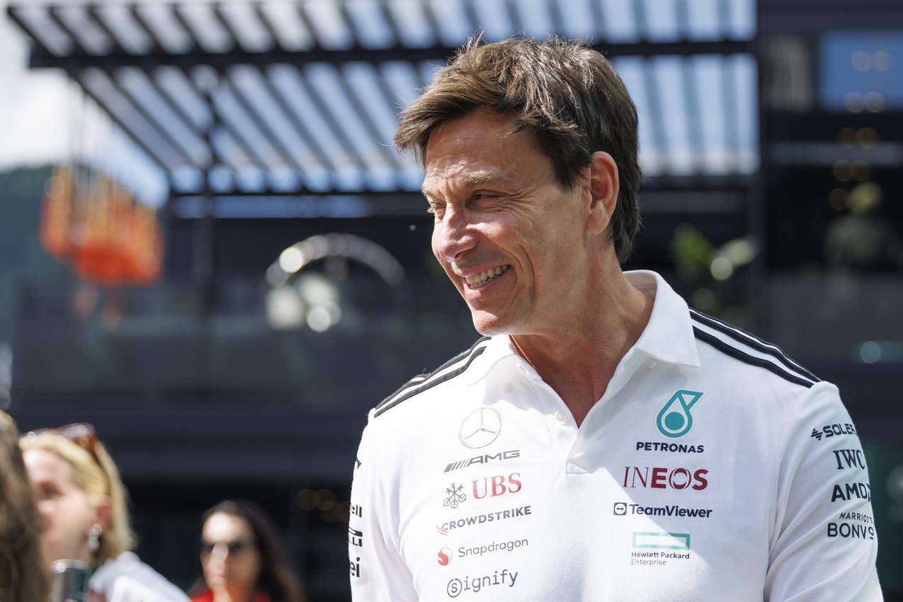 Toto Wolff hat bei Mercedes das Sagen. © APA / ERWIN SCHERIAU