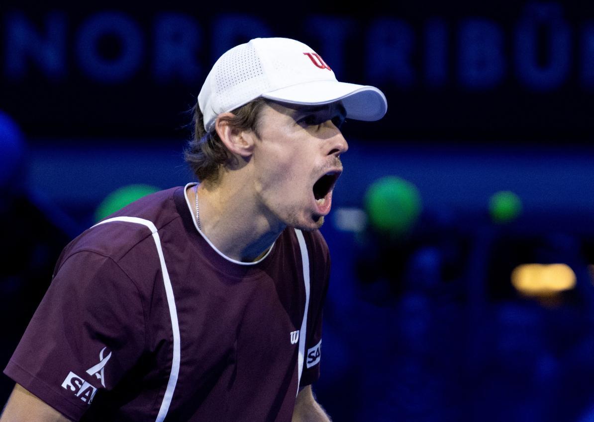 Alex De Minaur schlug Alexander Zverev. © APA/afp / JOE KLAMAR
