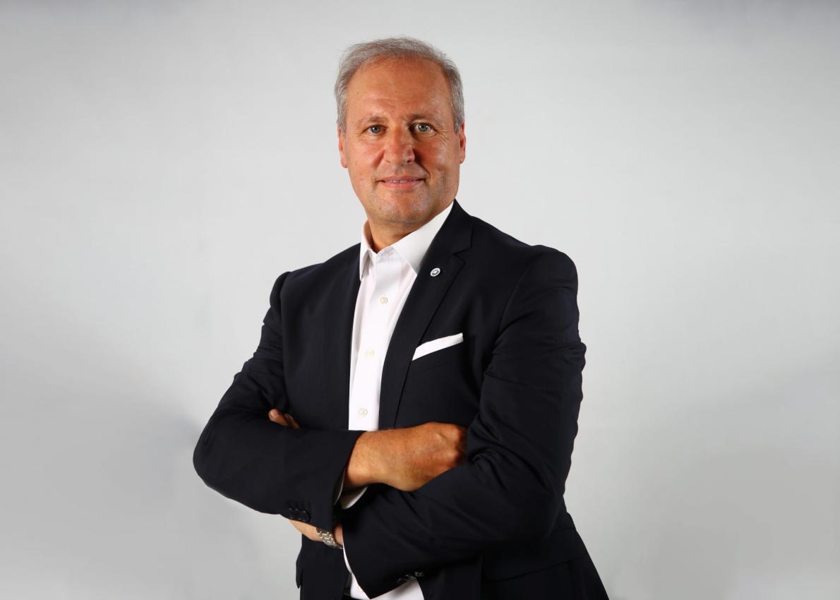 Andrea Gios verlässt das Schiff. © Leo Holzknecht / FISG