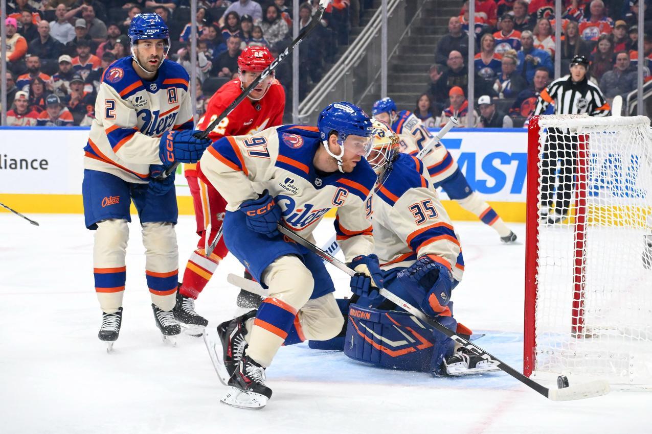 Connor McDavid (97) beendete mit den Oilers die Siegesserie von Calgary. © APA / LEILA DEVLIN