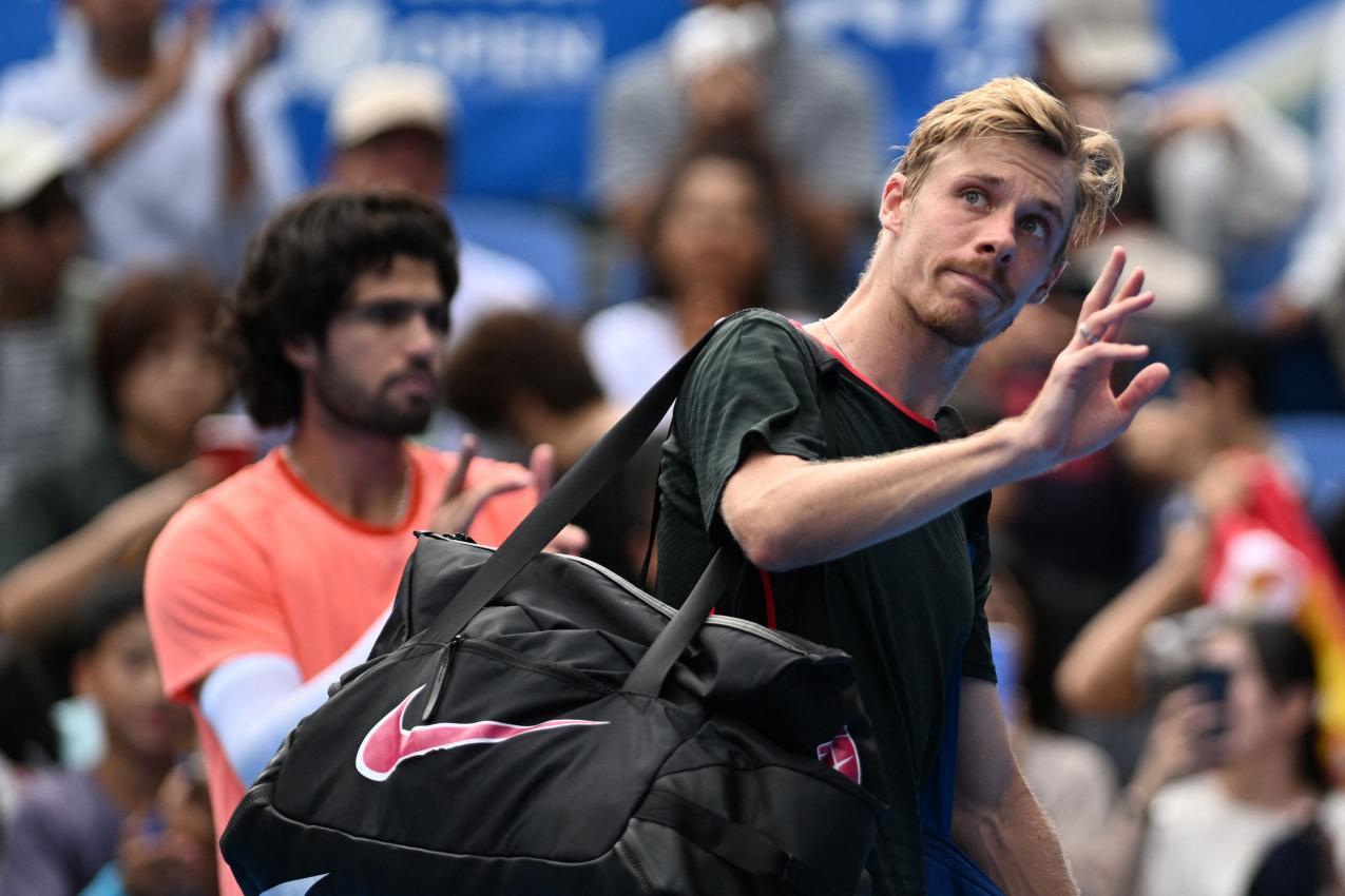 Denis Shapovalov musste verletzungsbedingt aufgeben. © APA/afp / RIE KIKUCHI