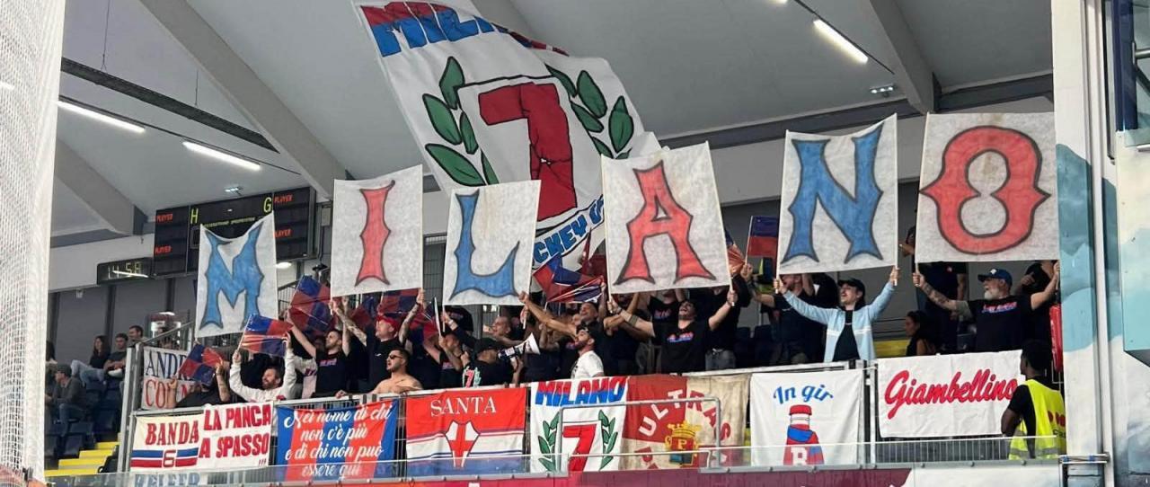 Die Mailänder Fankurve beim jüngsten Auswärtsspiel am Sonntag in Salzburg.
