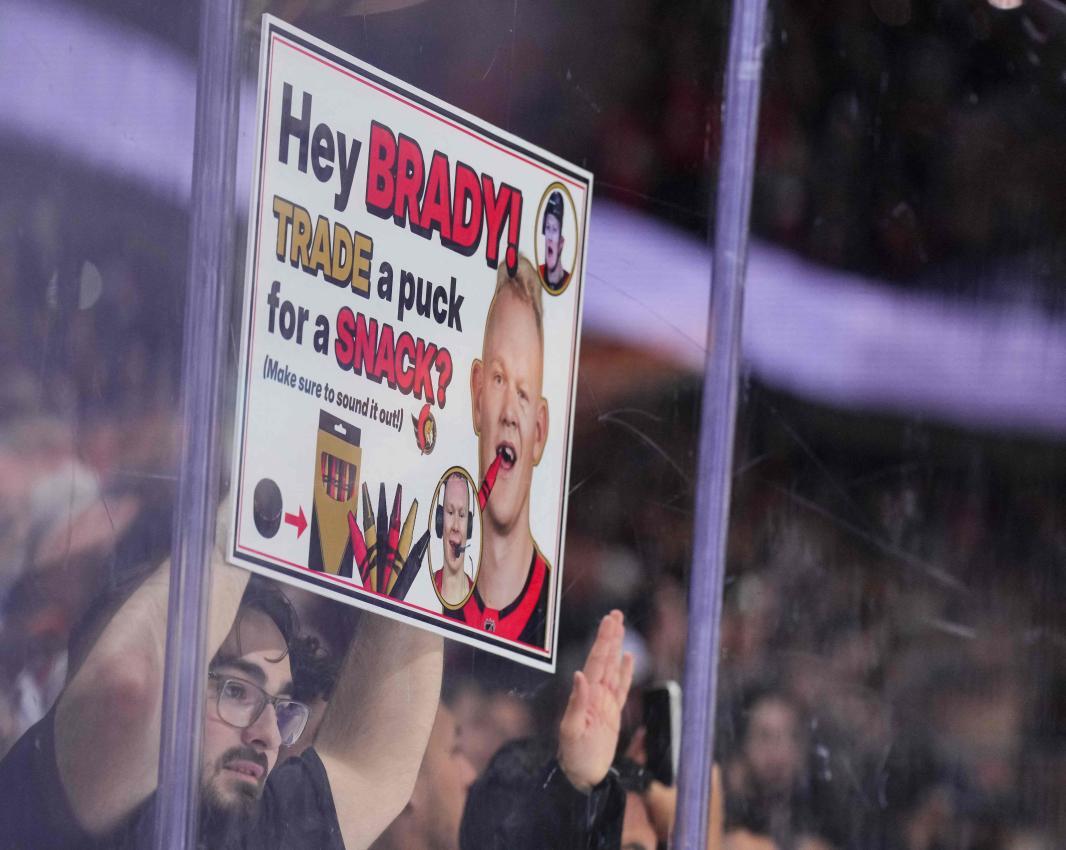 Die Ottawa-Fans haben Brady Tkachuk seinen Wechsel nicht verziehen. © APA / CHRIS TANOUYE/FREESTYLE PHOTO