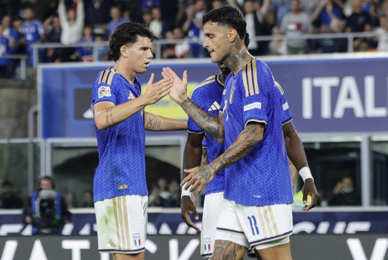 Gianluca Scamacca (rechts) traf zum 1:0. © ANSA / ELISABETTA BARACCHI
