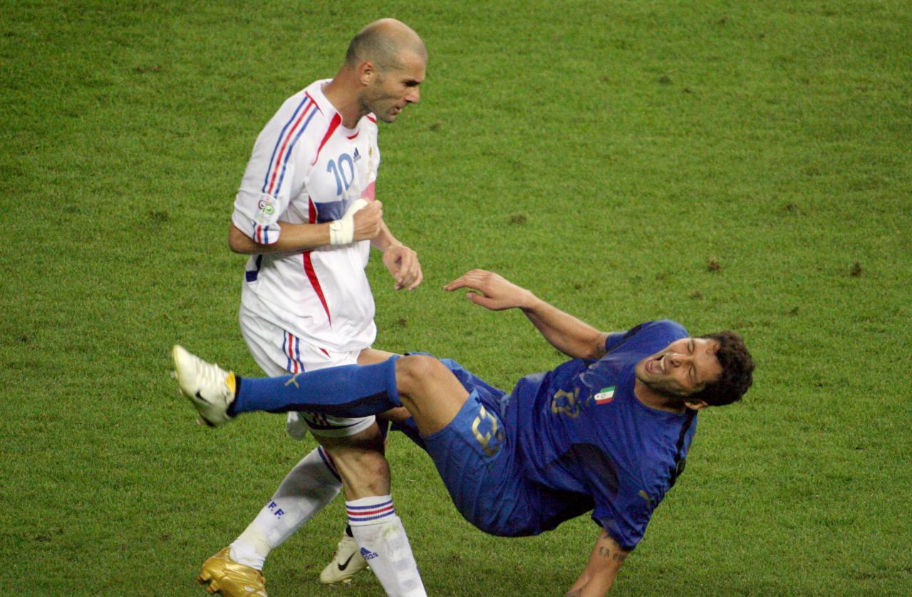 Im WM-Finale 2006 ging Zidanes Frankreich-Karriere unrühmlich zu Ende. © AFP / JOHN MACDOUGALL