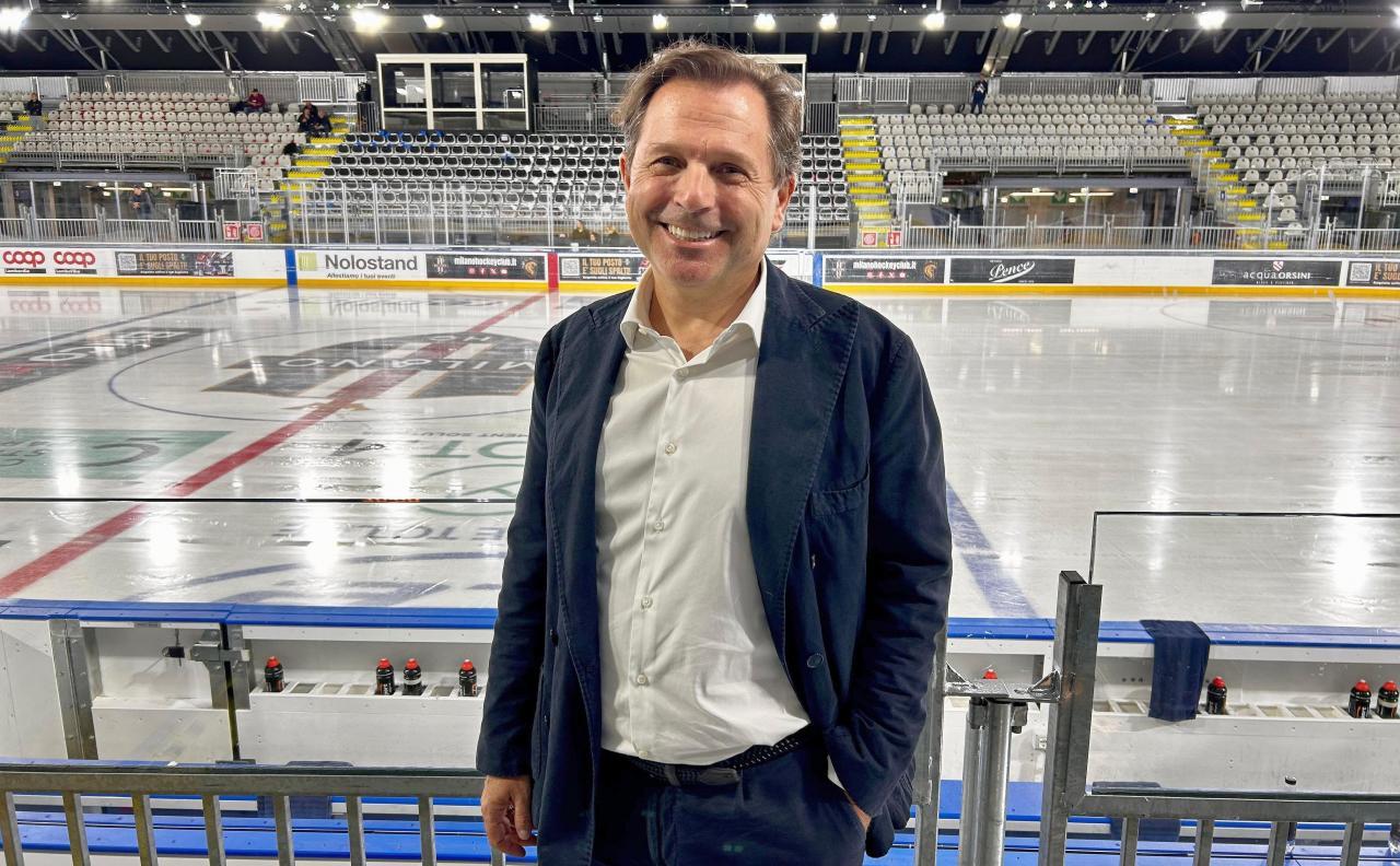 Mailand-Präsident Christof Leitner in seinem Wohnzimmer, der Fiera Ice Arena in Rho. © SN